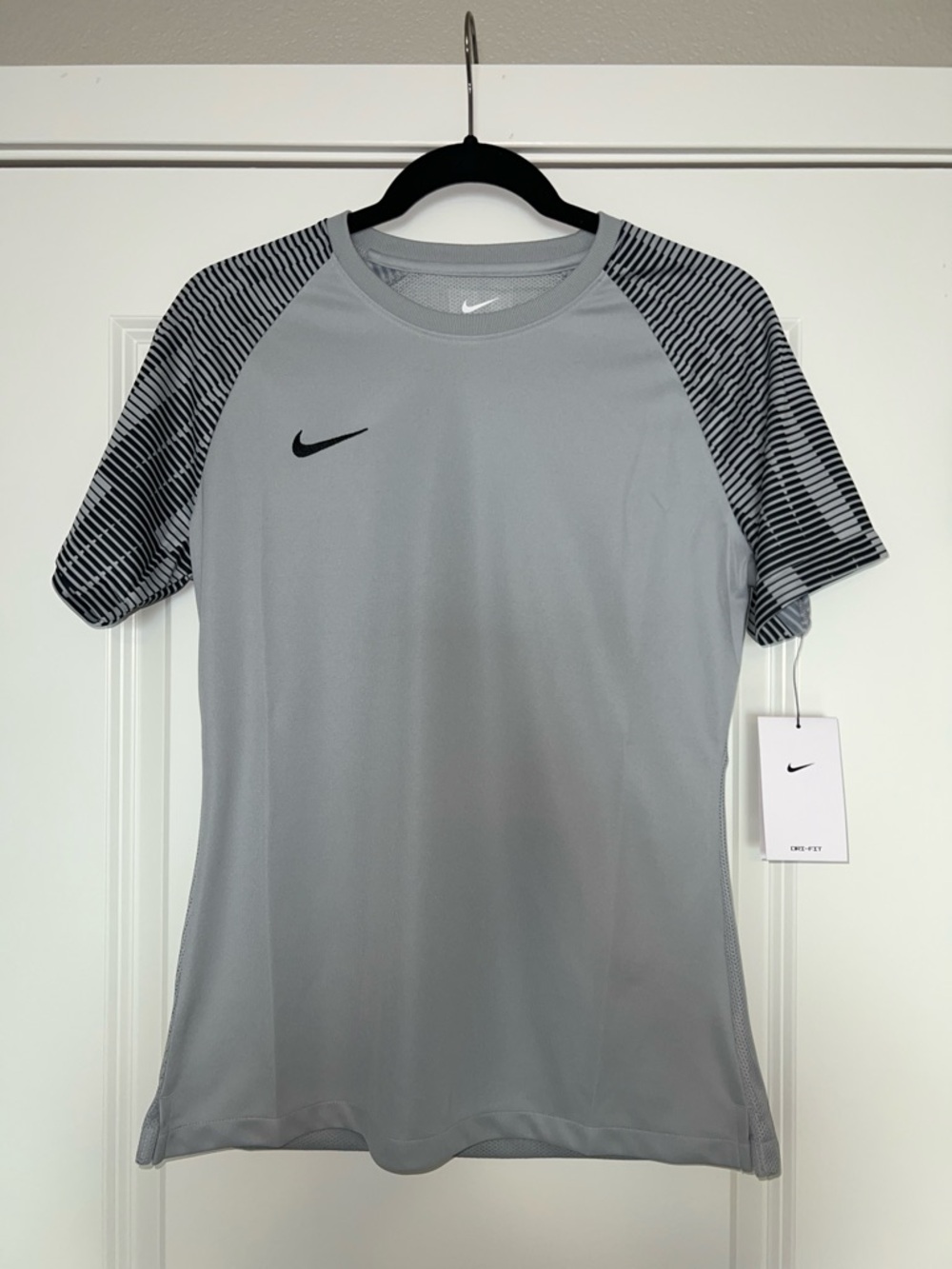 Nike Women's Dri-FIT Strike 2 Soccer Shirt Gray Size M NWT